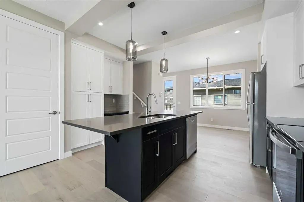 145 Cobblestone Gate SW
