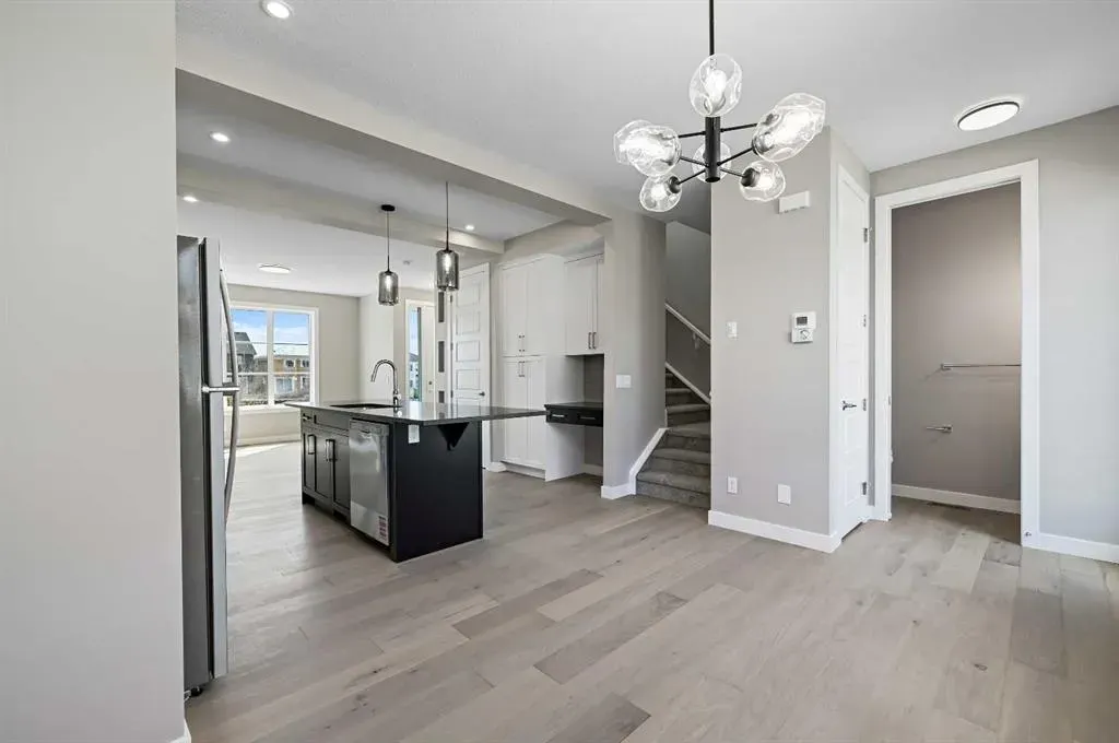 145 Cobblestone Gate SW