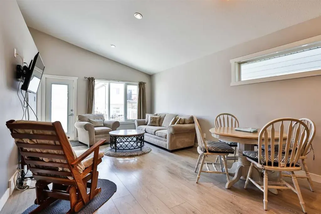 612 Aquitania Boulevard W
