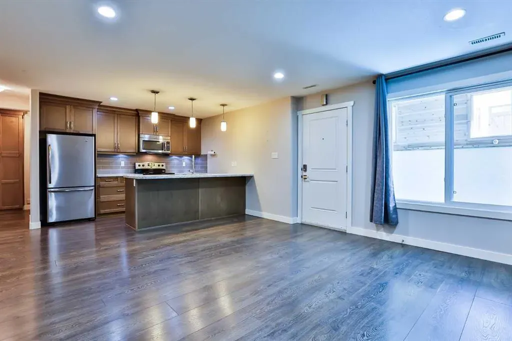 612 Aquitania Boulevard W