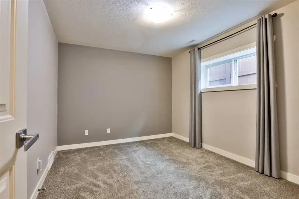 612 Aquitania Boulevard W