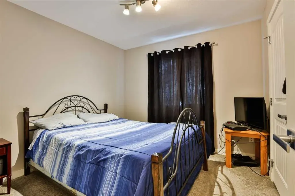 612 Aquitania Boulevard W