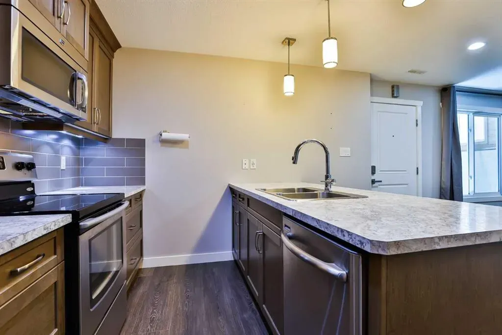 612 Aquitania Boulevard W