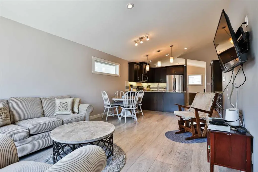 612 Aquitania Boulevard W