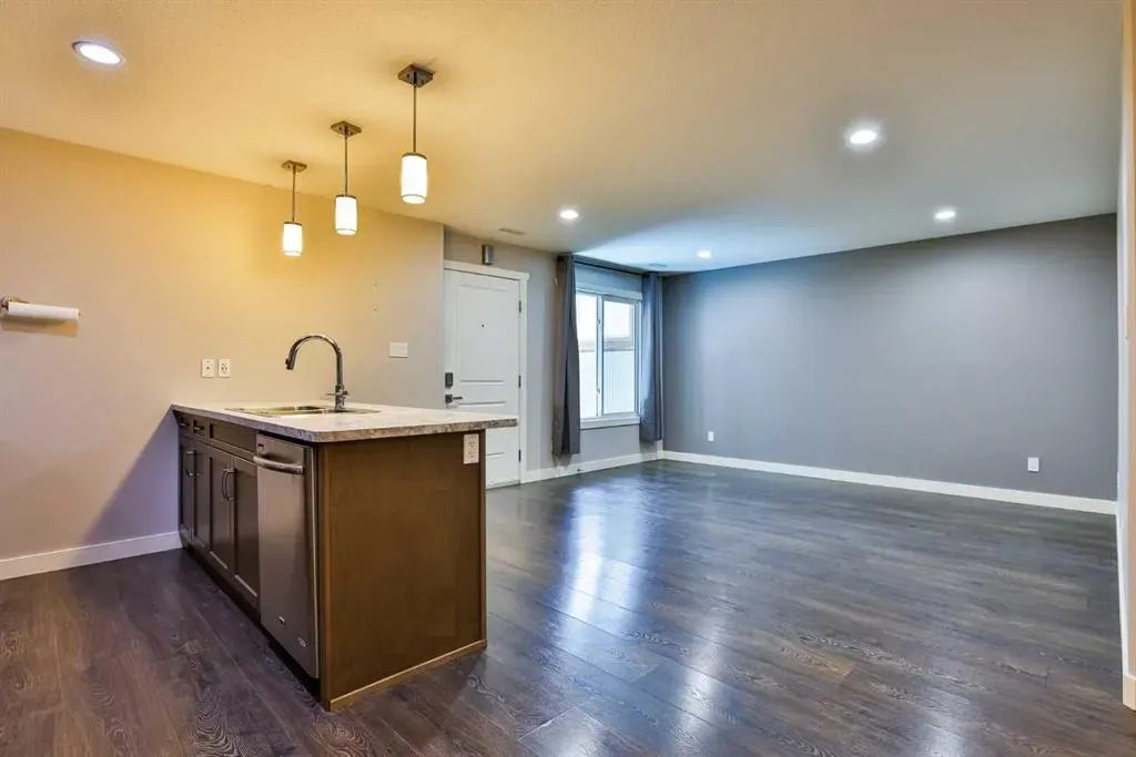 612 Aquitania Boulevard W