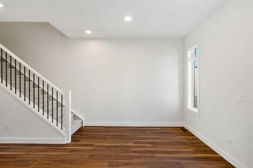 215 Seton Grove SE