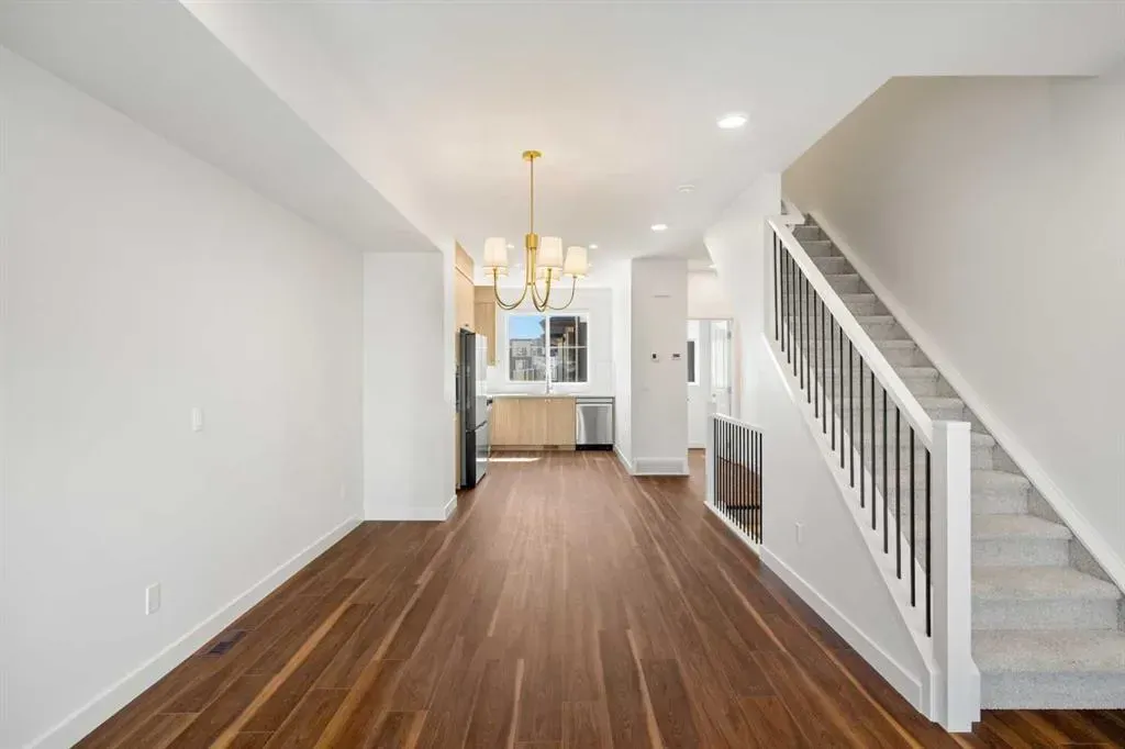 215 Seton Grove SE