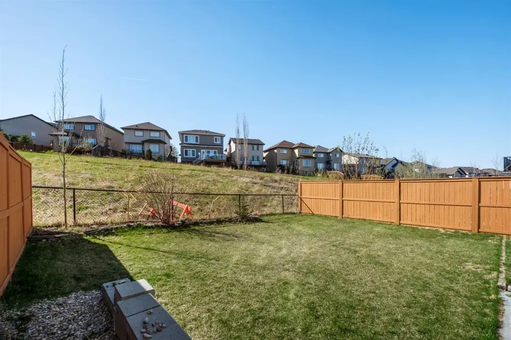 116 Sherwood Crescent NW