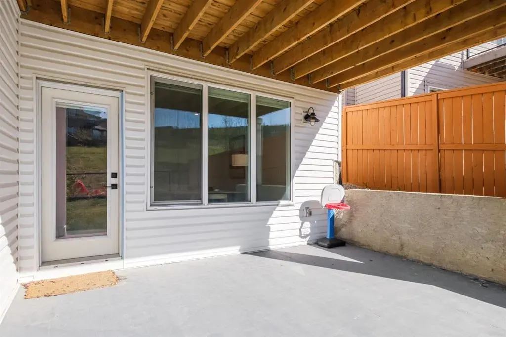 116 Sherwood Crescent NW