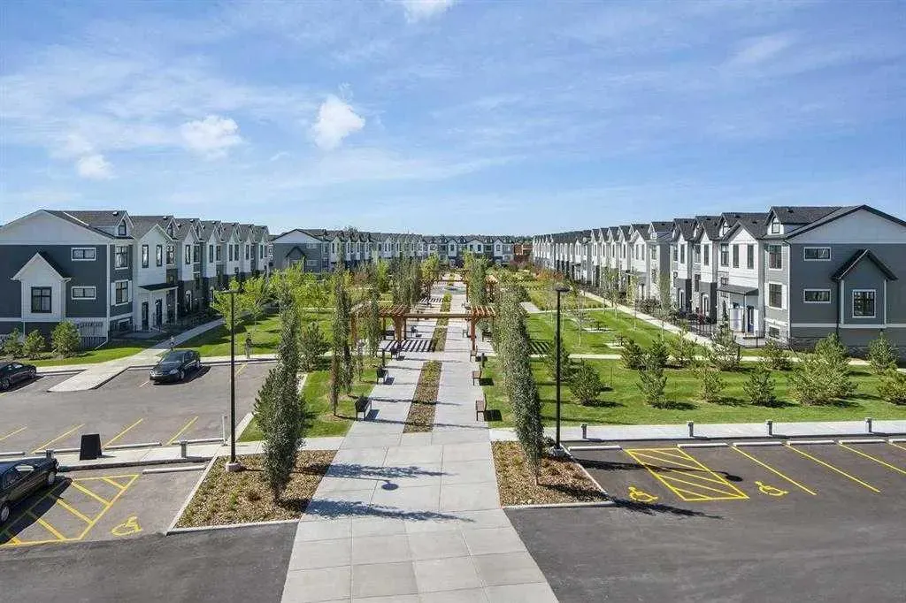 255 Les Jardins Park SE, #225