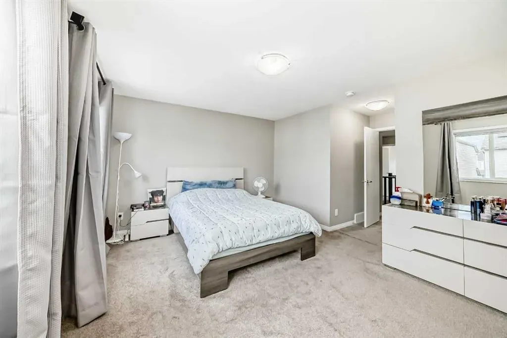 43 Carrington Crescent NW