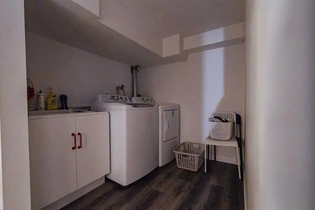 24 Laguna Close NE