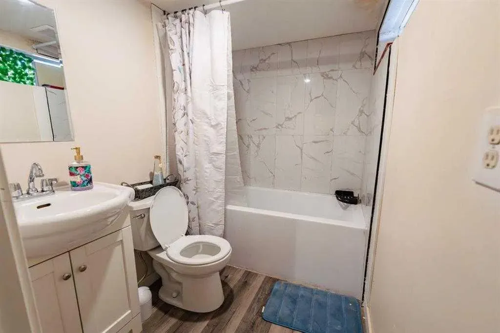 24 Laguna Close NE