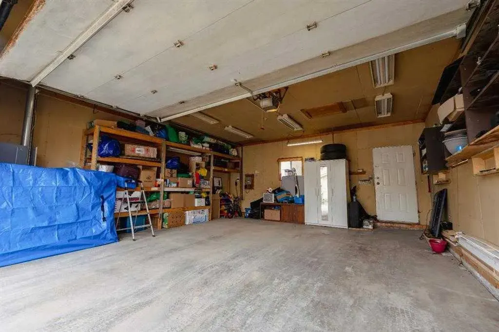 24 Laguna Close NE