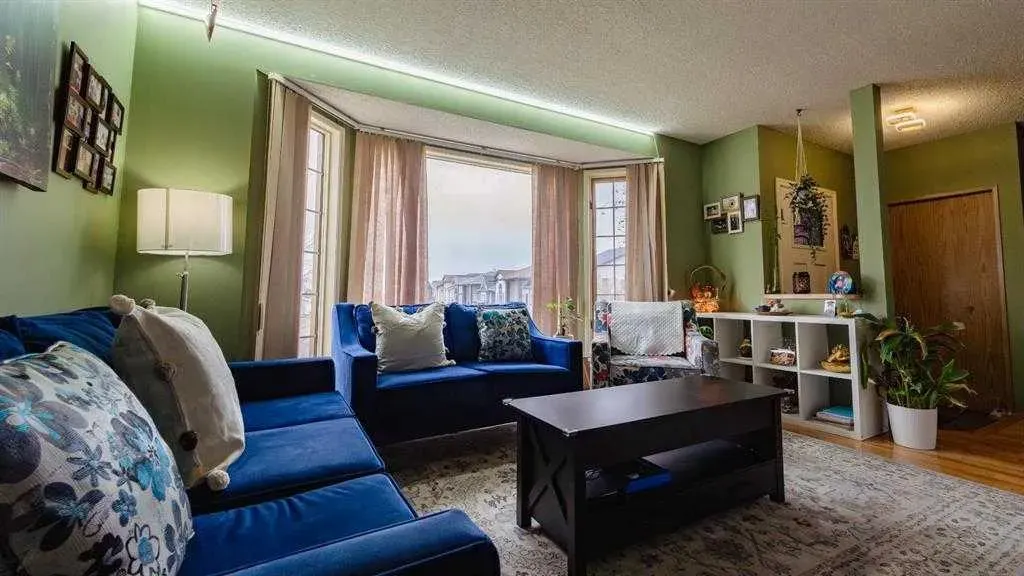 24 Laguna Close NE