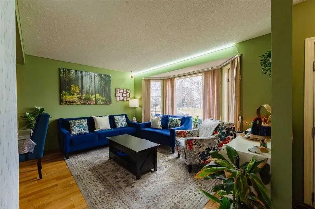 24 Laguna Close NE