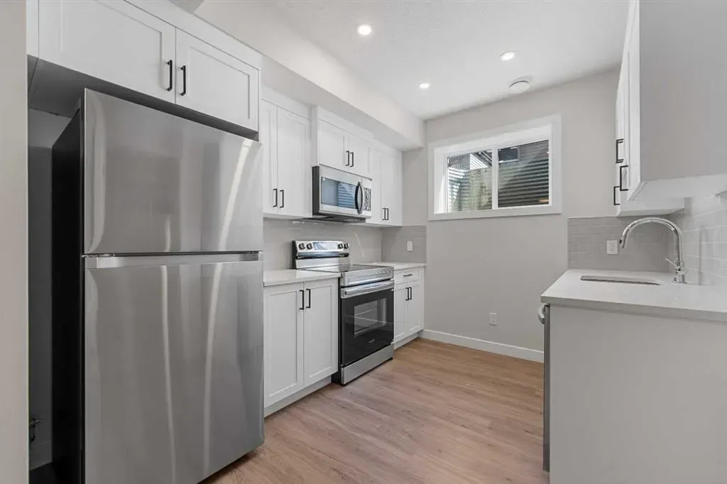 28 Buffaloberry Manor SE