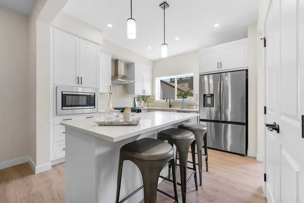 28 Buffaloberry Manor SE