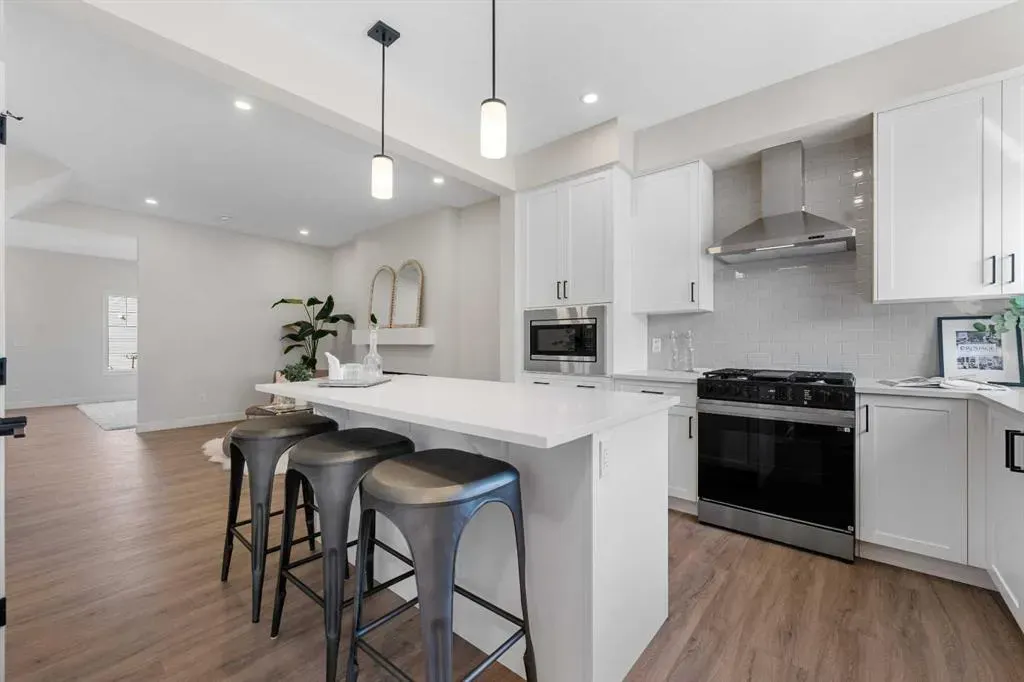 28 Buffaloberry Manor SE