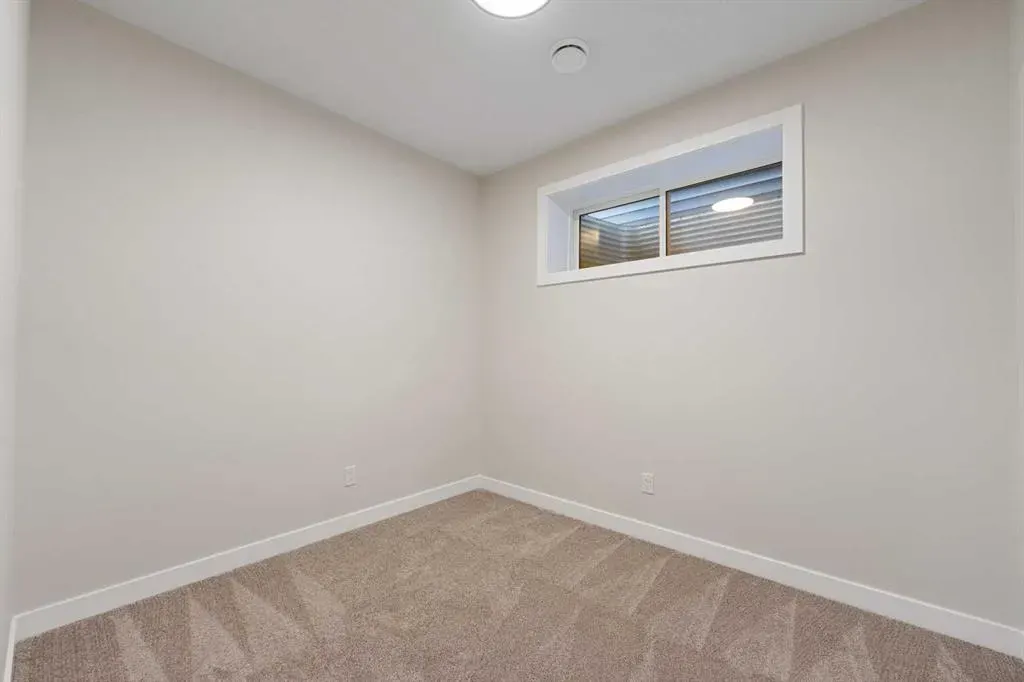 28 Buffaloberry Manor SE