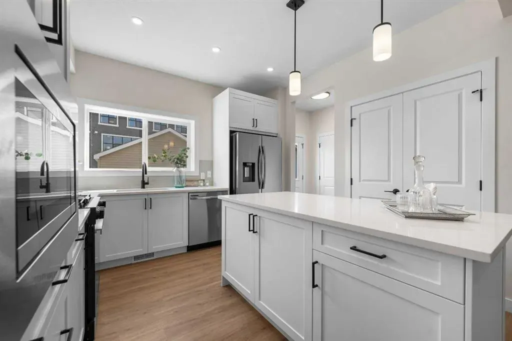 28 Buffaloberry Manor SE