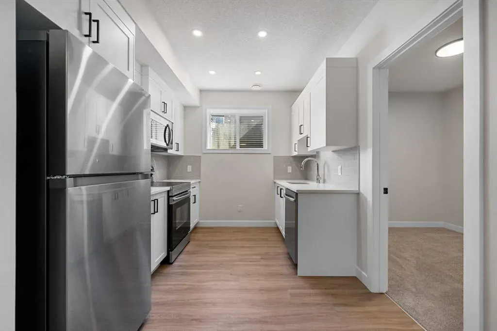 28 Buffaloberry Manor SE