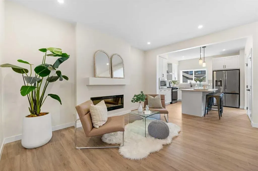 28 Buffaloberry Manor SE