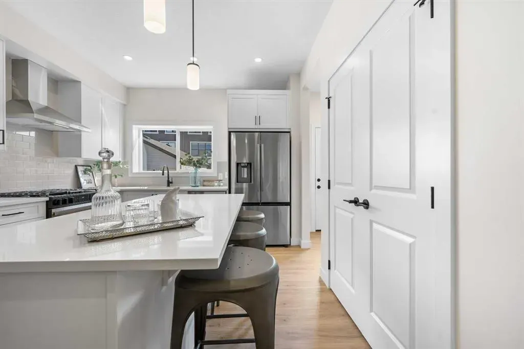 28 Buffaloberry Manor SE