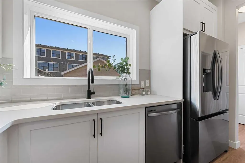 28 Buffaloberry Manor SE
