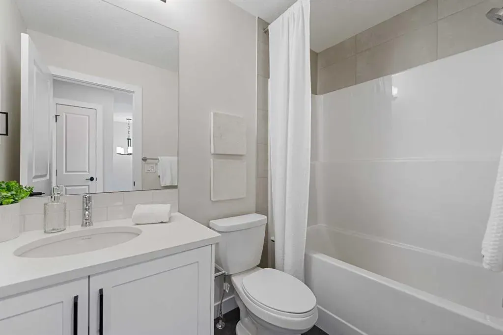 28 Buffaloberry Manor SE
