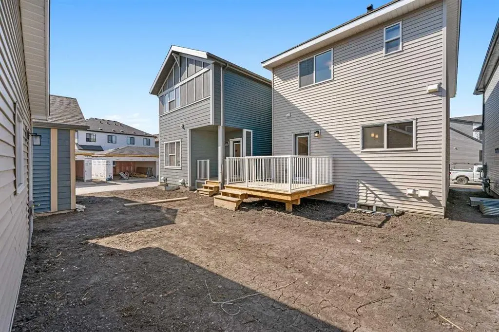 28 Buffaloberry Manor SE