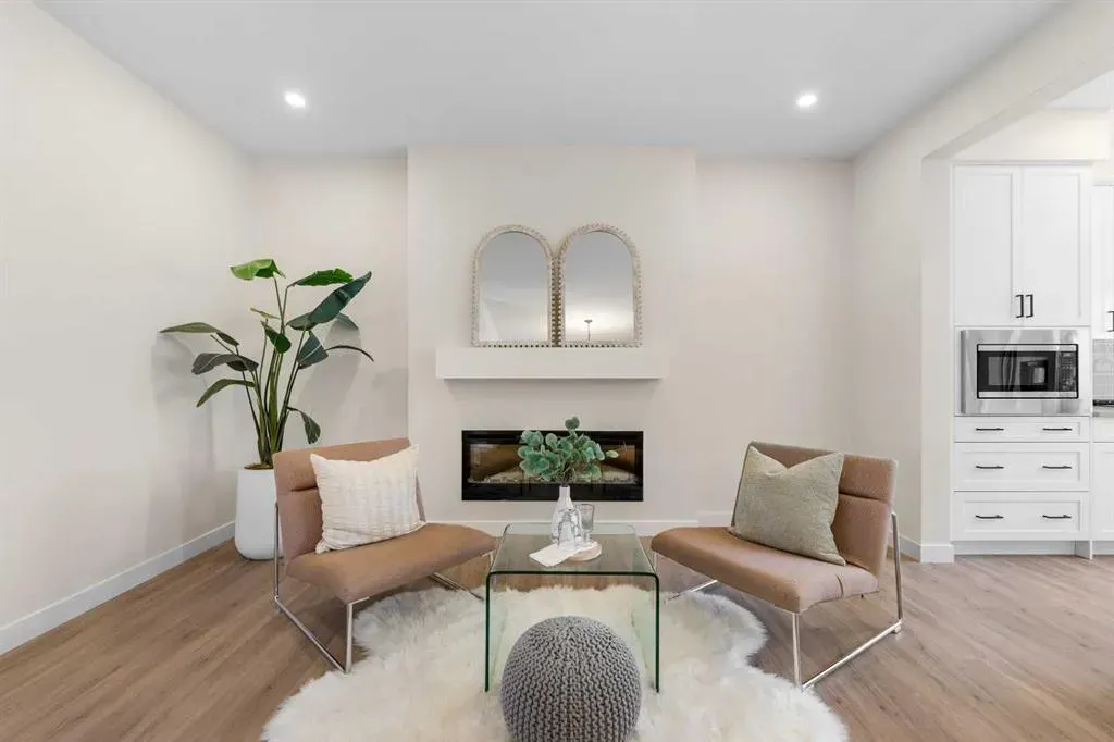 28 Buffaloberry Manor SE