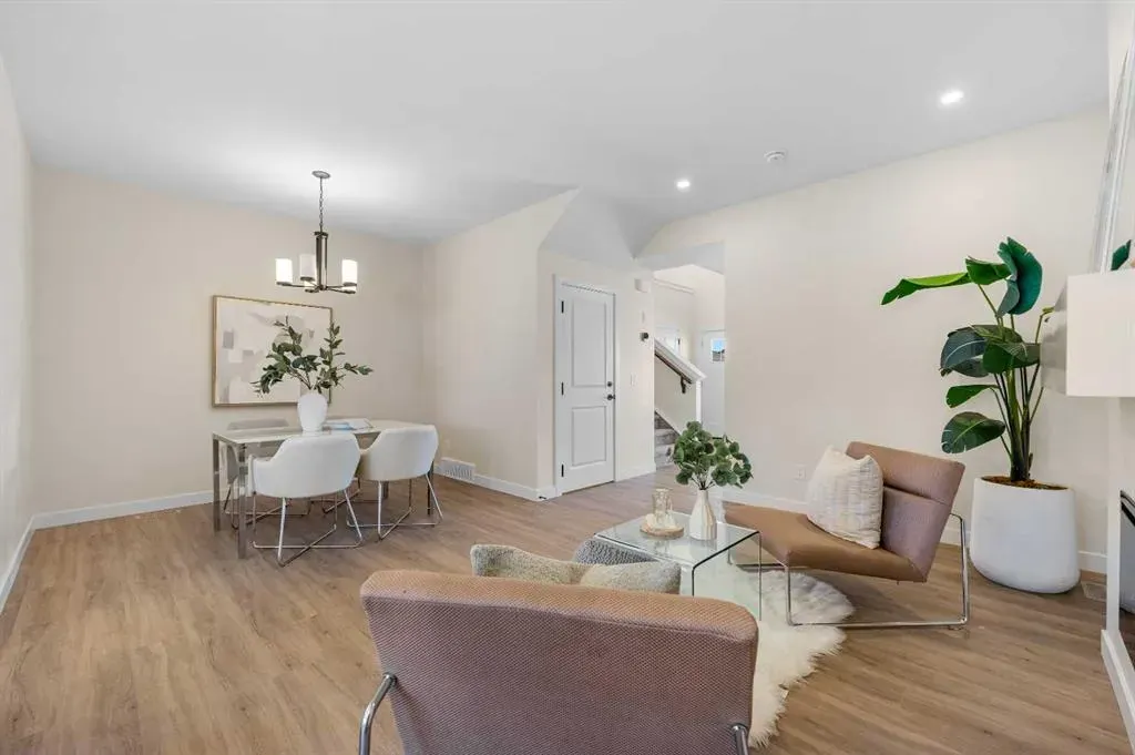 28 Buffaloberry Manor SE