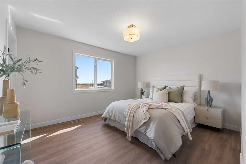 28 Buffaloberry Manor SE