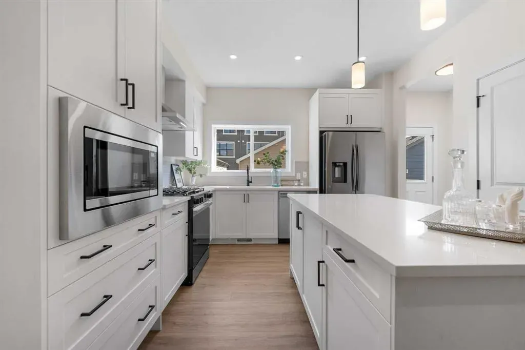 28 Buffaloberry Manor SE