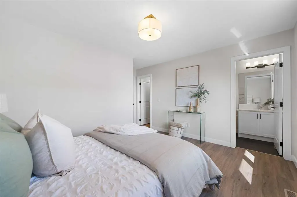 28 Buffaloberry Manor SE