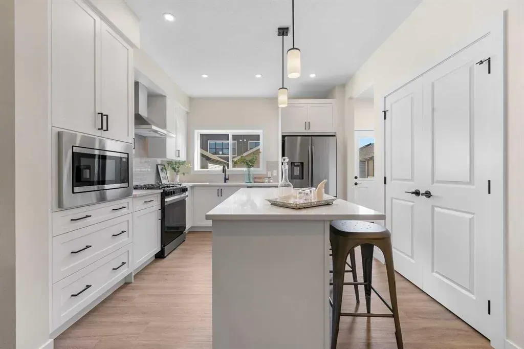 28 Buffaloberry Manor SE