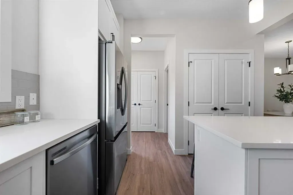 28 Buffaloberry Manor SE
