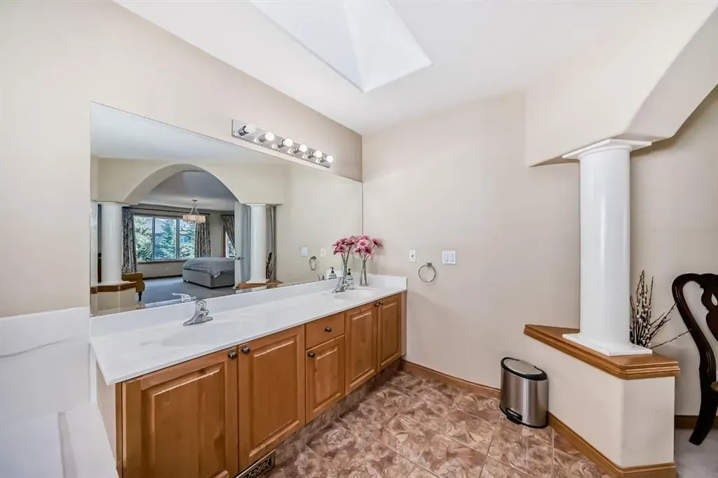 42 West Cedar Point SW