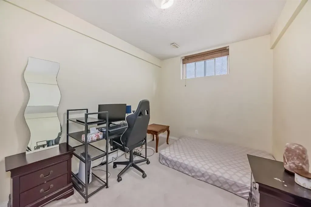 42 West Cedar Point SW