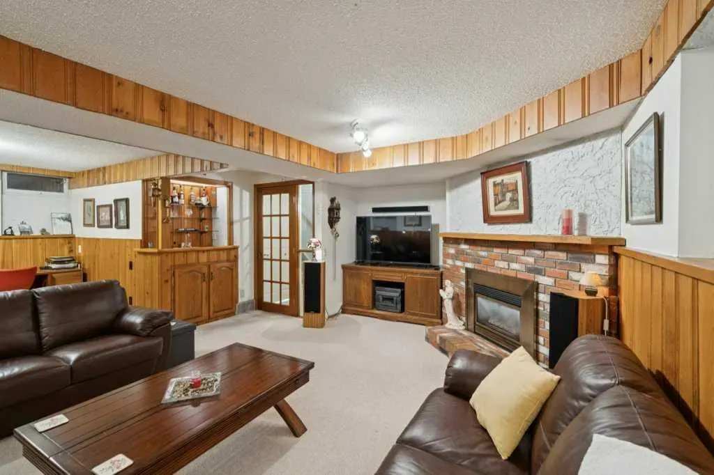 318 Oakhill Place SW