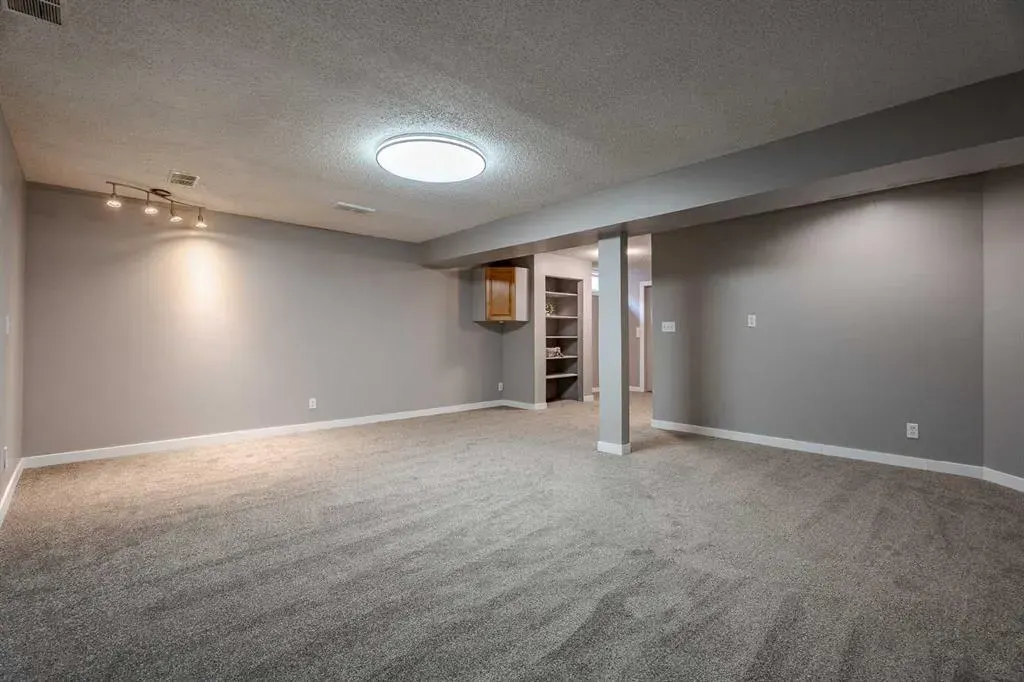 224 Jensen Drive NE
