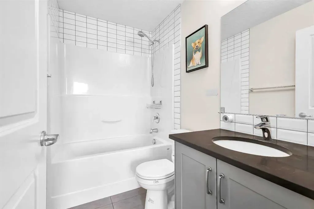 11 Evanscrest Mews NW, #208