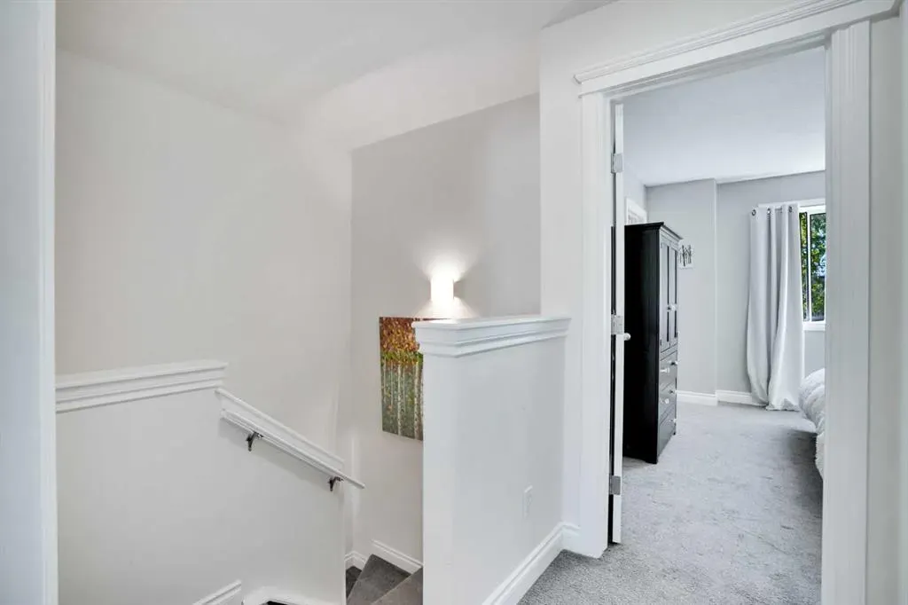 54 Cougar Ridge Mews SW