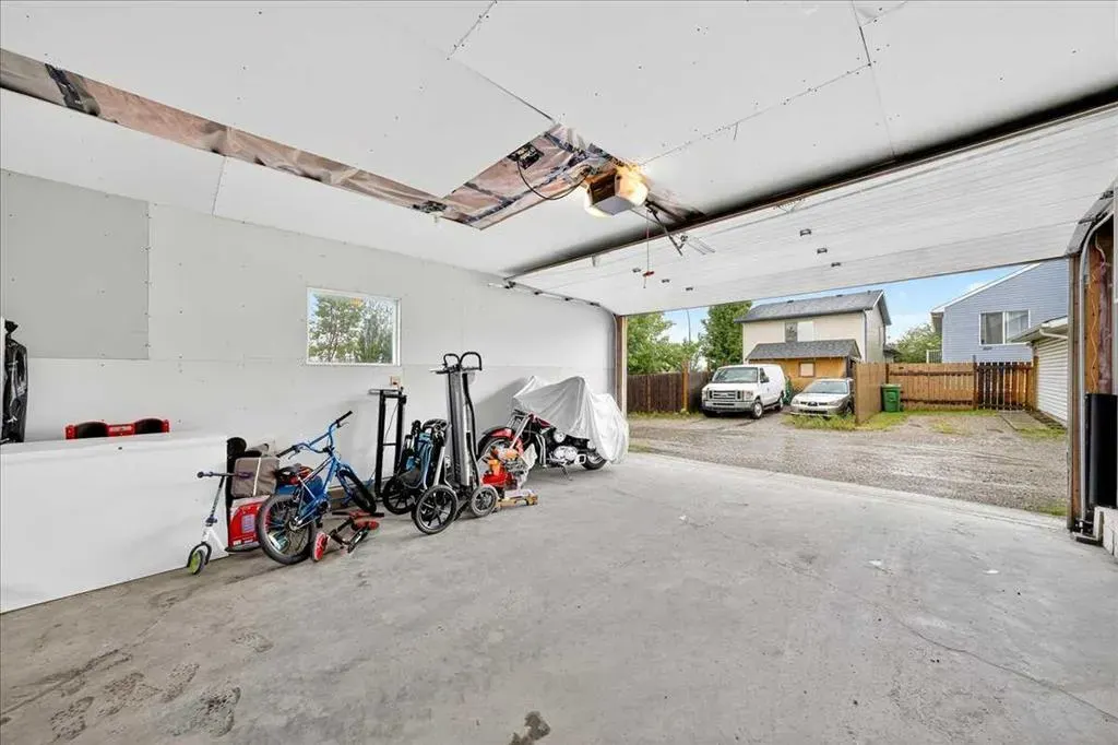 2103 Country Hills Circle NW