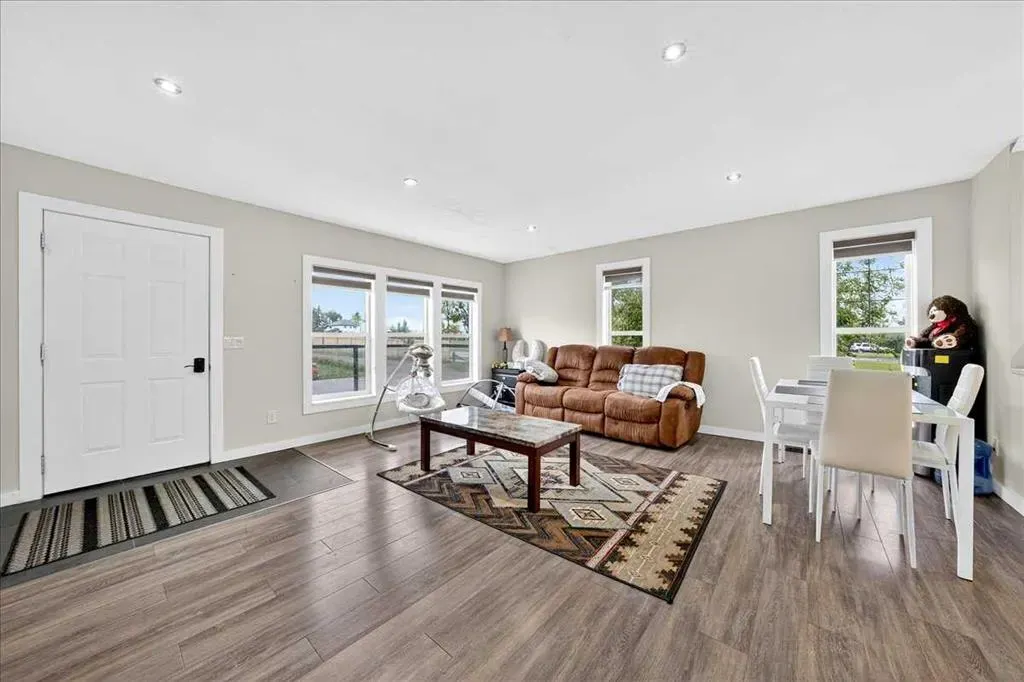 2103 Country Hills Circle NW
