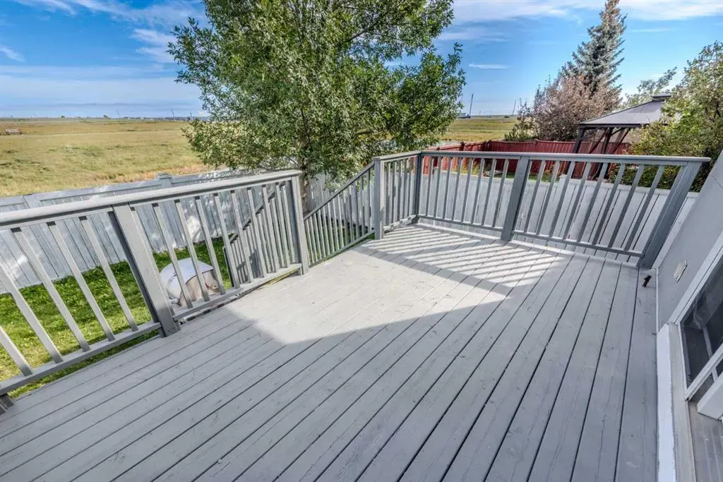 93 Coral Reef Crescent NE