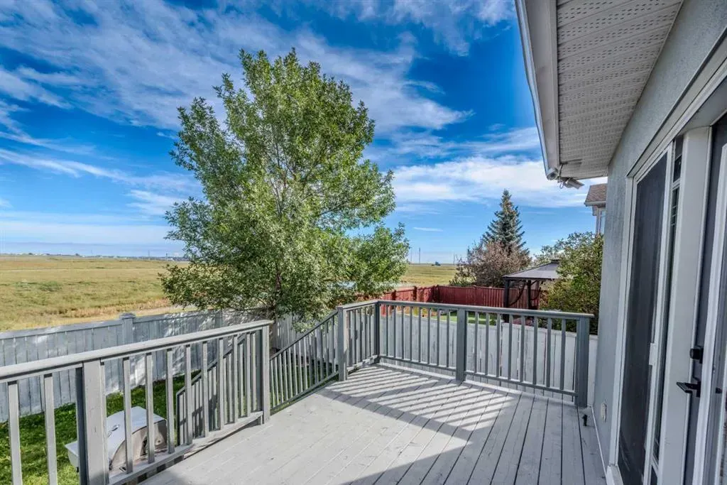 93 Coral Reef Crescent NE