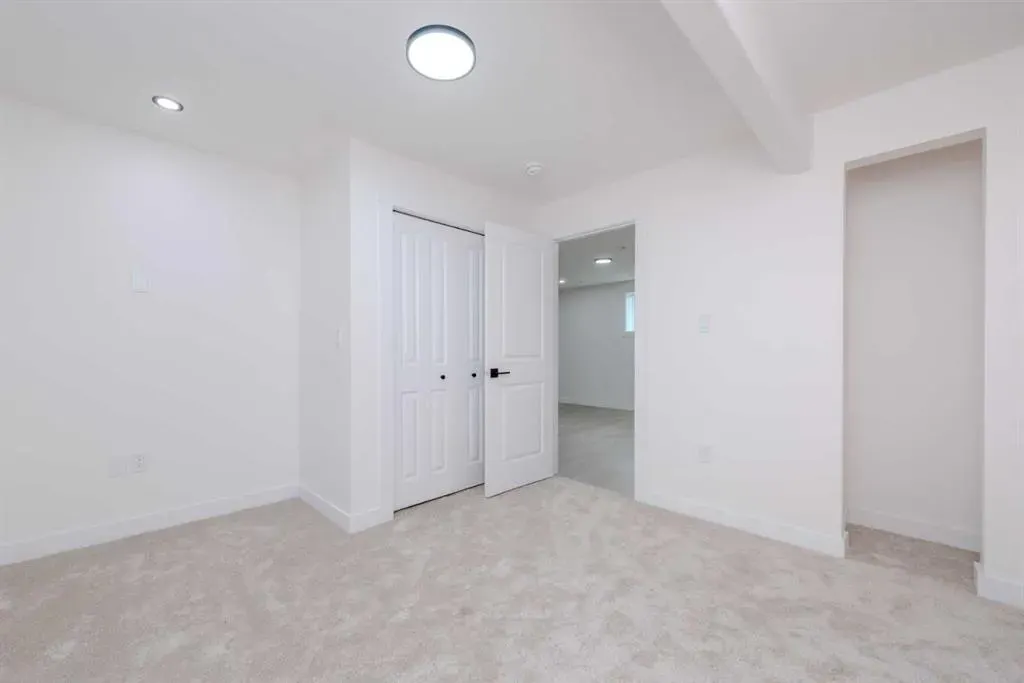 93 Coral Reef Crescent NE