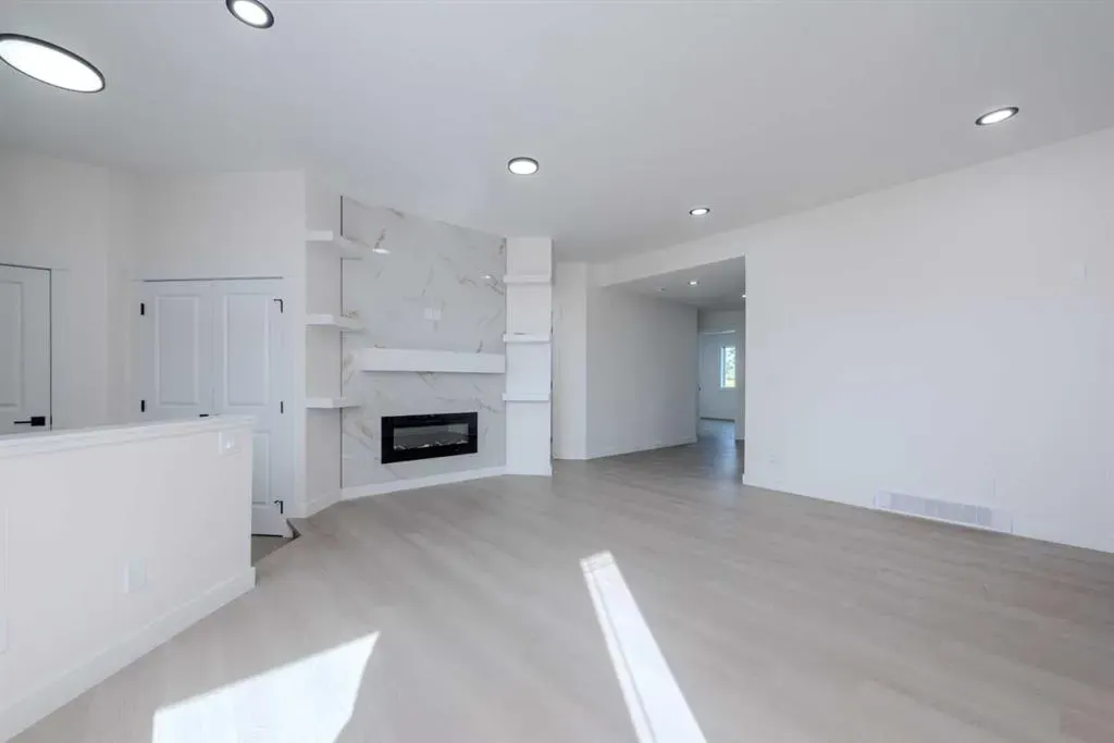 93 Coral Reef Crescent NE